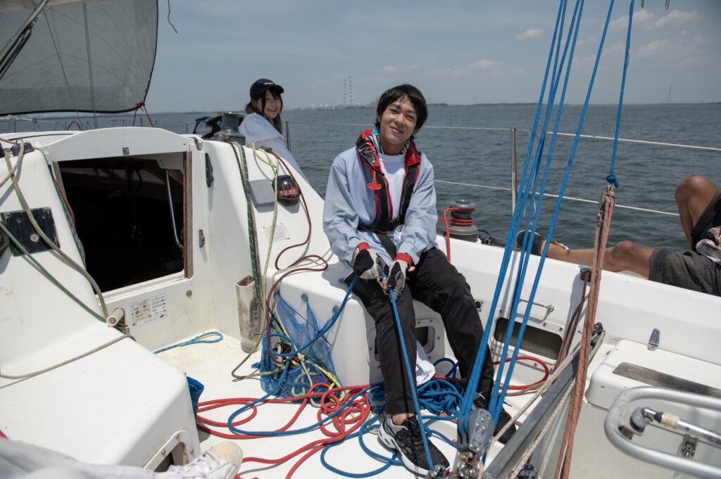 レース中のヨット